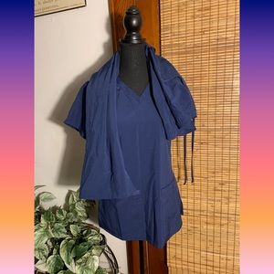 Nurse Scrubs 🥰 Work Attire! ((2 pants & a Top))💙